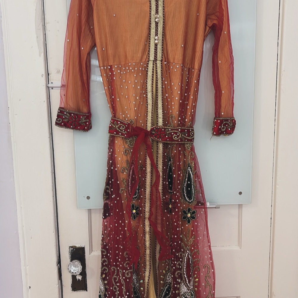 Traditional Dress - Picture 2 of 3